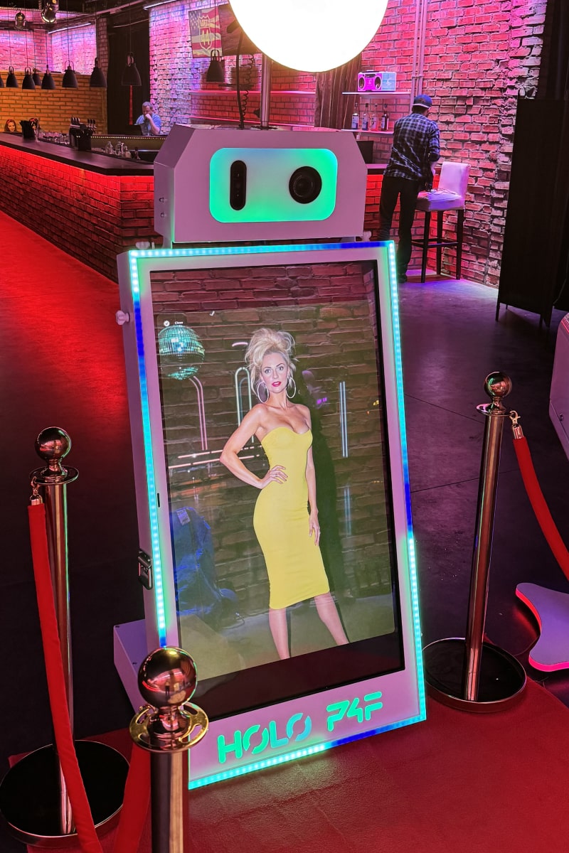 flash-of-lights-holo-ai-galeria-1