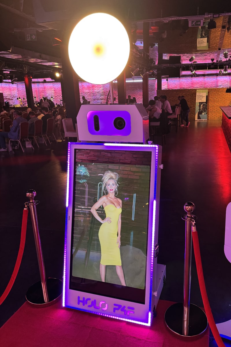 flash-of-lights-holo-ai-galeria-2