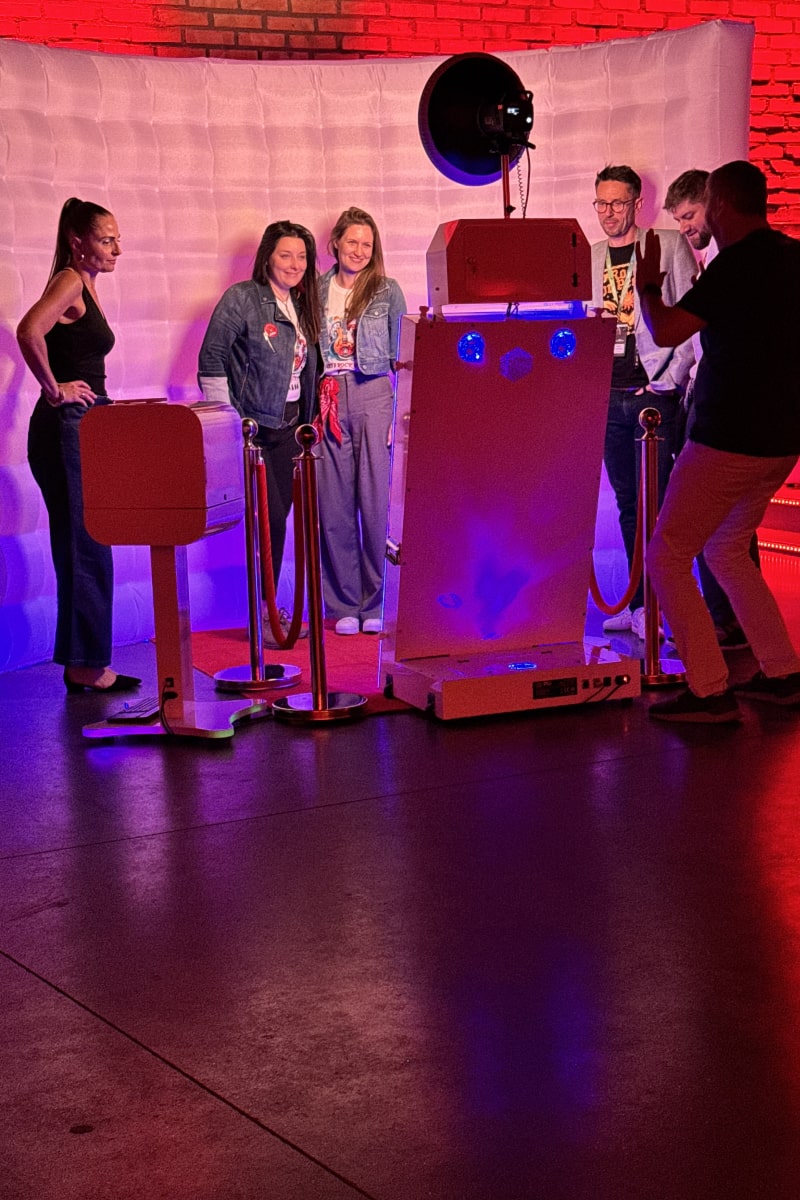 flash-of-lights-holo-ai-galeria-4