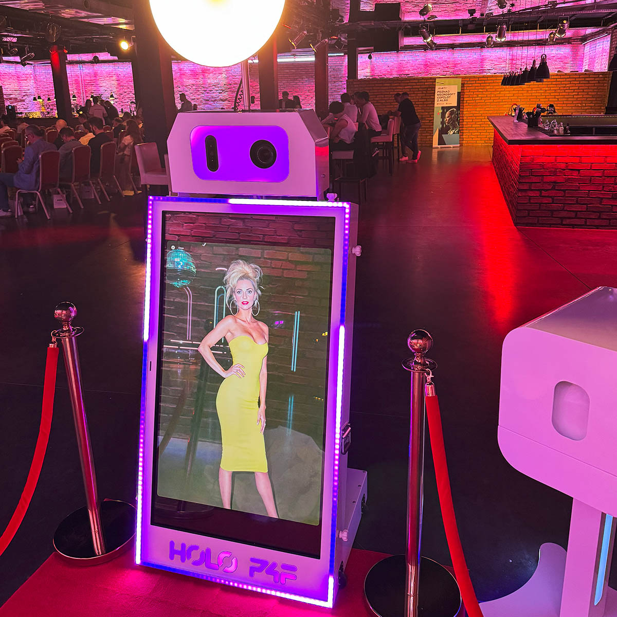 flash-of-lights-holo-ai-galeria-home-1